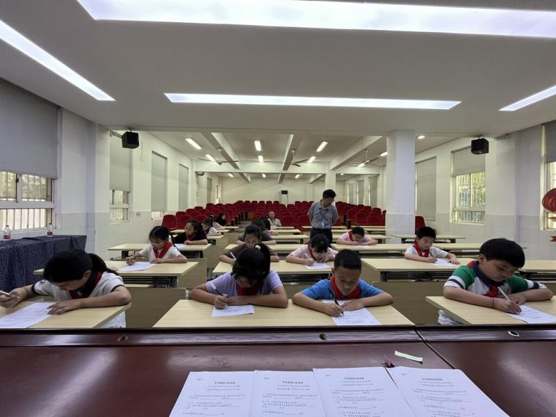 2.吴绫实小接受6月份督导.jpg