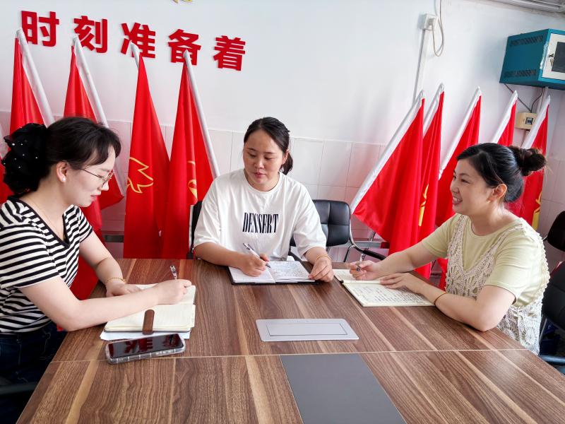许丽1.jpg
