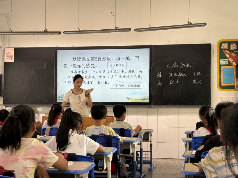 钮冰冰开课照.jpg